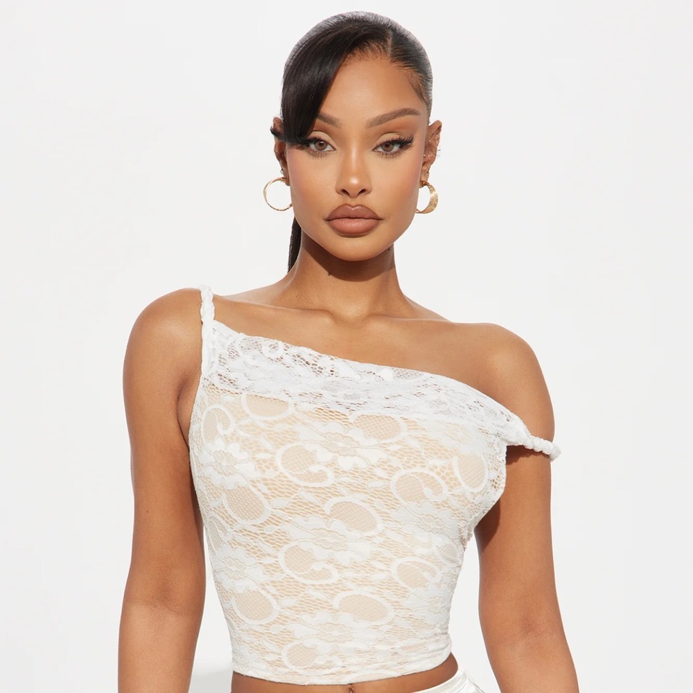 Fashion nova lace top